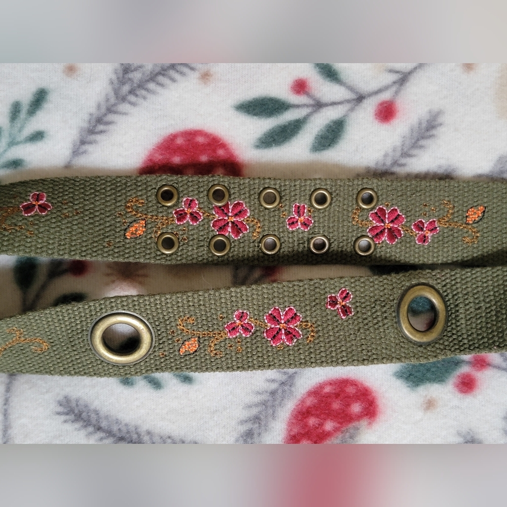 Y2K Inspired Floral Embroidered Belt in Olive Green Size M/L - Picture 7 of 9
